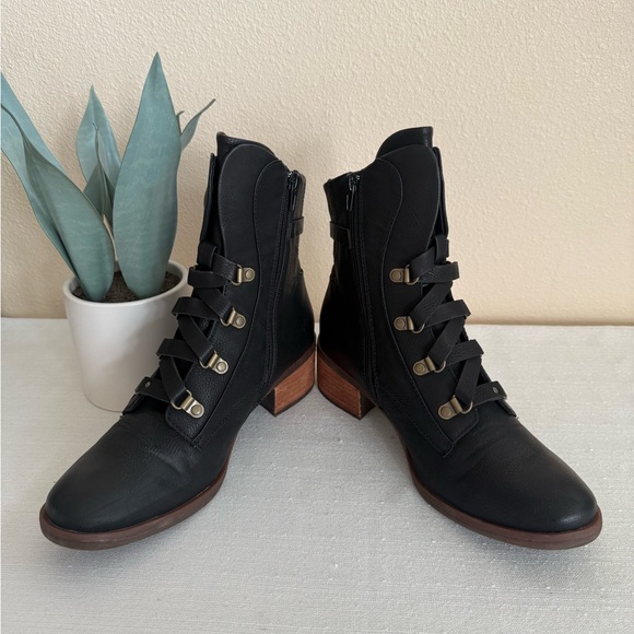 KORKS Reese Black Leather Buckle Lace Up Strap Heeled Ankle Boots - Picture 6 of 15